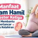 Ibu hamil trimester ketiga melakukan senam prenatal ringan untuk menjaga kebugaran, meningkatkan kenyamanan tubuh, dan membantu persiapan menghadapi proses persalinan.